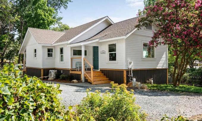 Grass Valley Casa | Creektown Cottages The Dogwood