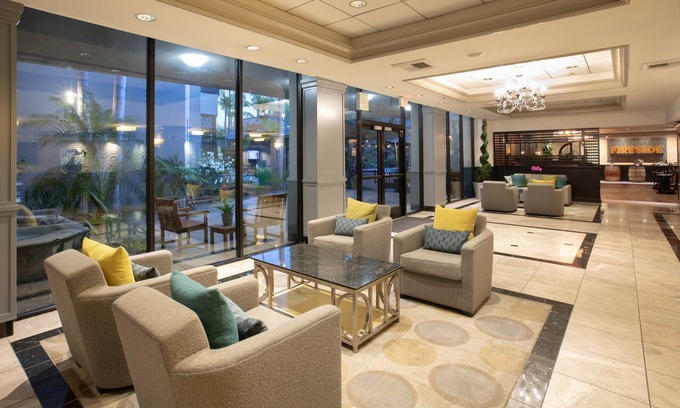 Costa Mesa Hotel | Crowne Plaza Costa Mesa Orange County by IHG