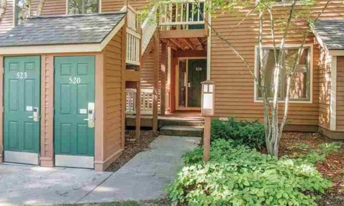 Thompsonville Condominio | Crystal Mountain Condo Great Location Dog Friendly!