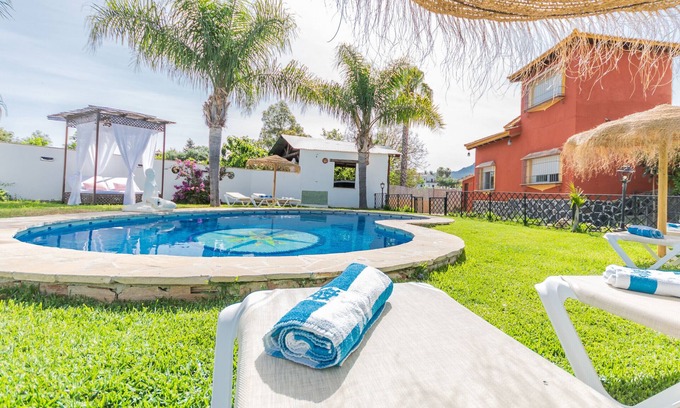 Alhaurín el Grande Villa | Cubo's Villa Sonia. Jardin, piscina, wifi, BBQ, climatización.