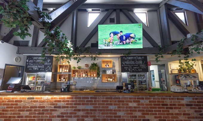 Battery Hill Hotel | Currimundi Hotel Motel