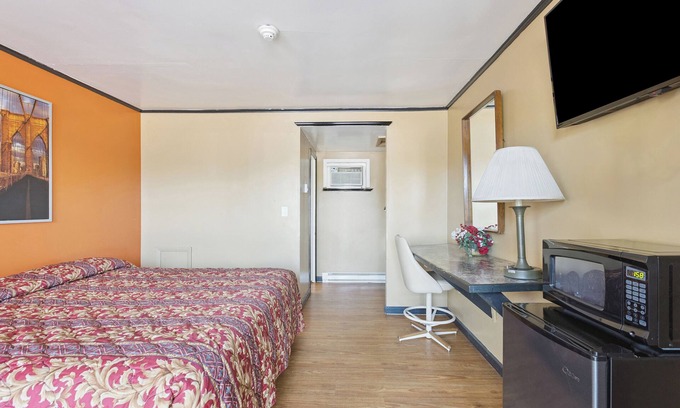 Shields Hotel | Curry’s Motel by OYO Saginaw MI