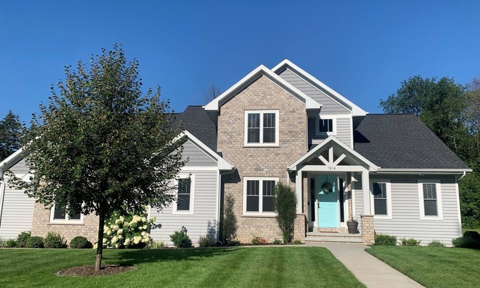 Green Bay Casa | Custom Built Showcase Home near Lambeau!