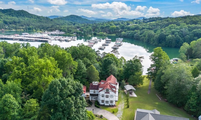 Rock Harbor Casa | Custom Norris Lake home in no-wake zone w/ hot tub & two kitchens - dog-friendly