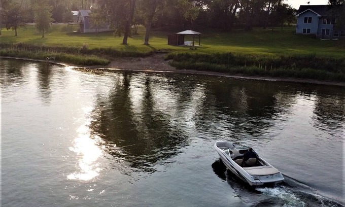 Yankton Casa | Propiedad personalizada, privada frente al río en 2 acres - ¡Vistas despejadas al río!