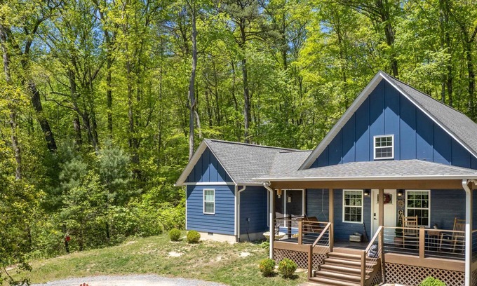 Bryson City Cabaña | Customer Appreciation Year!! See Discount information in Ad