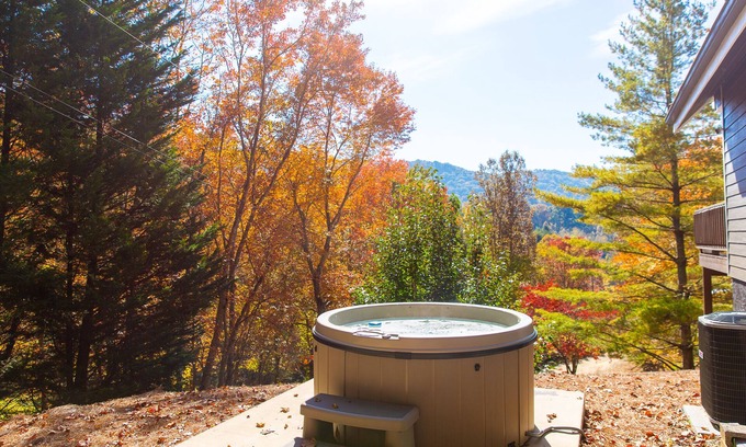 Waynesville Cabaña | Cute and Cozy Cottage with hot tub