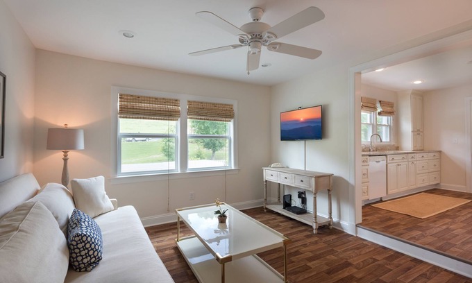 Boone Cabaña | Pequeño y lindo bungalow cerca de la ciudad con todas las comodidades que podrías pedir