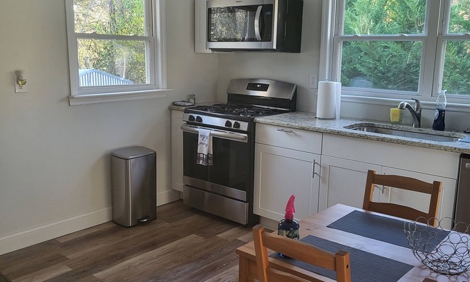 Cornelius Casa | Cute ranch house (no cleaning fee)