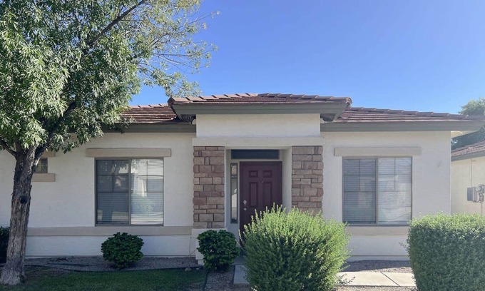 Glendale Casa | Cute! Single-Story-Gated Community w/Pool