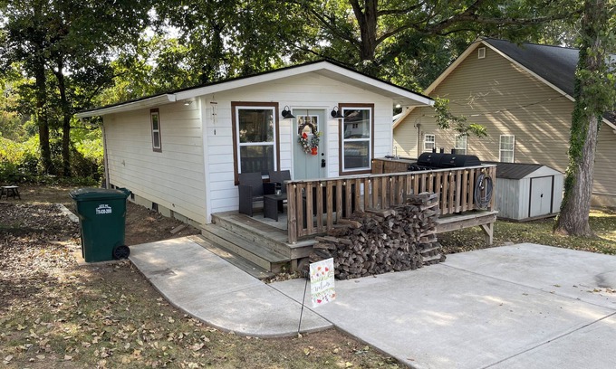 Carrollton Casa | Cutest Bungalow in Carrollton