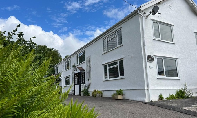 Cadoxton Casa | Cwmbach Cottages