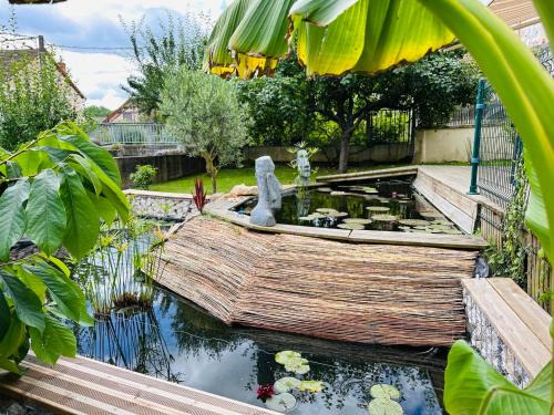 Saint-Germain-des-Fosses Apartamento | CYRIS - Chambres Duplex climatisées - Spa & Piscine Centre ville