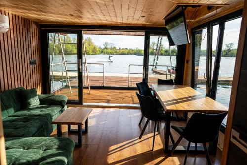 Borek Alquiler De Eote | House Boat s výhledem na Wake Port