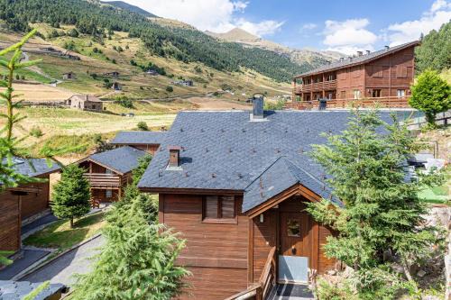 Soldeu Chalet De Esquí | Dúplex con Parking en el Corazón de Incles I AndBnB HUT17488