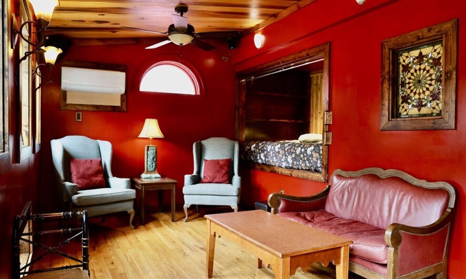 Stanardsville Apartamento | D · Royal Suite at White Lotus Eco Spa Retreat