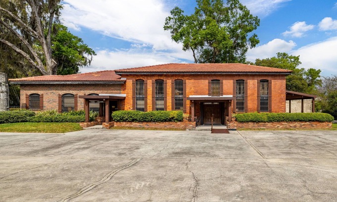 Dade City Casa | Dade City's Historic 1892 Locke Inn Estate