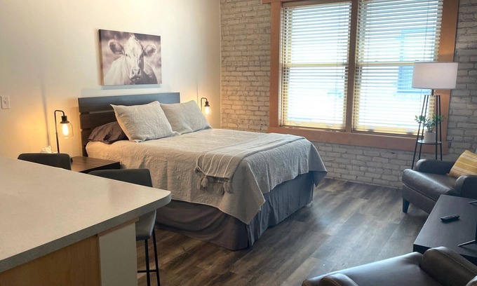 Fargo Apartamento | Dakota Suite in Downtown Fargo Historic Building Pet Friendly