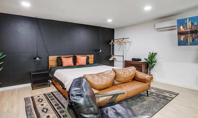 Oak Cliff Casa | Dallas Serene Escape | King Bed | Full Kitchen