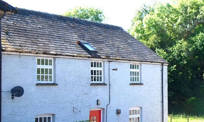 Brecon Casa | Alójese en una granja cerca de Brecon en este alojamiento independiente en el primer piso con vistas al pe