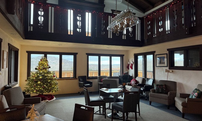 Upson Hotel | Davos Chalet