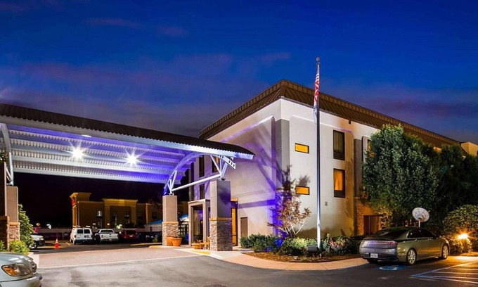 Laurel Hotel | Days Inn by Wyndham Laurel MS