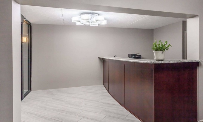 Whitebridge Hotel | Days Inn by Wyndham Nashville Saint Thomas West Hospital