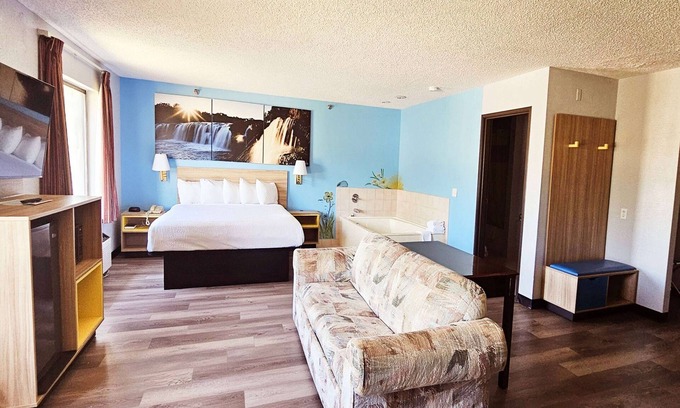 Ozark Hotel | Days Inn by Wyndham Ozark Springfield