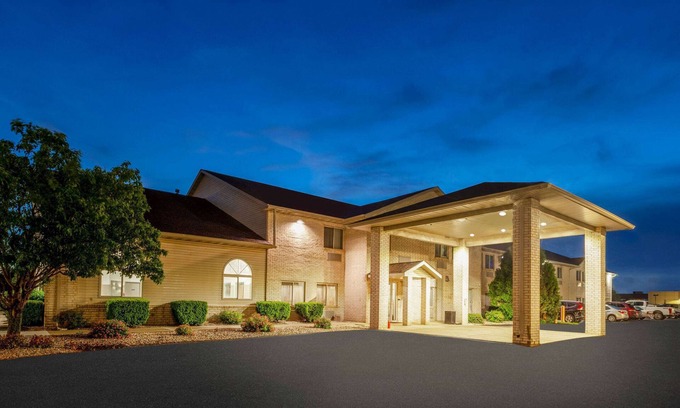 Sturtevant Hotel | Days Inn by Wyndham Sturtevant / Racine / Mount Pleasant
