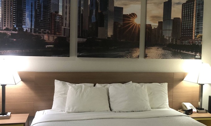 Romeoville Hotel | Days Inn & Suites by Wyndham Romeoville