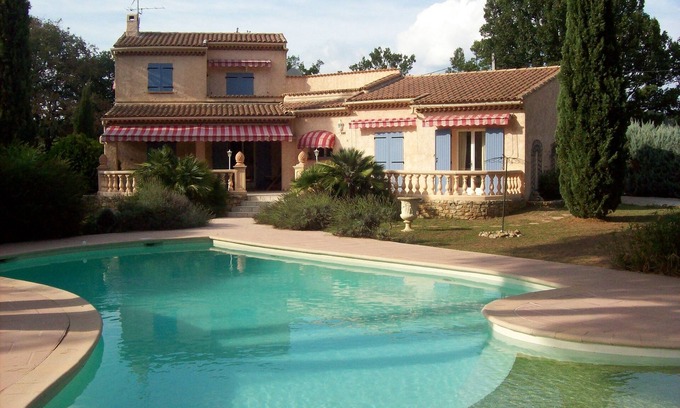 Vidauban Villa | Encantadora Villa de 4 dormitorios con piscina climatizada privada y aire acondicionado