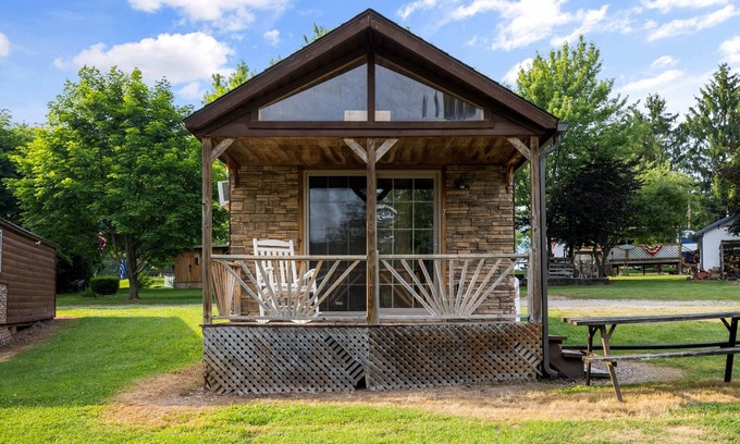 Mifflinburg Cabina | Deluxe Cabin5 Within Campground