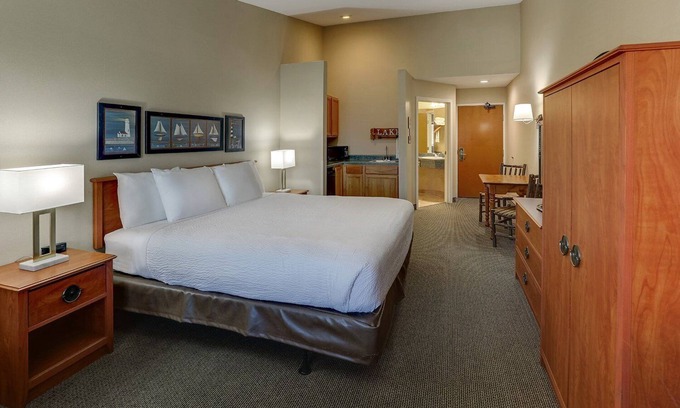 Peoria Hotel | Deluxe King with Private Balcony in Peoria! Stoney Creek, Free Breakfast