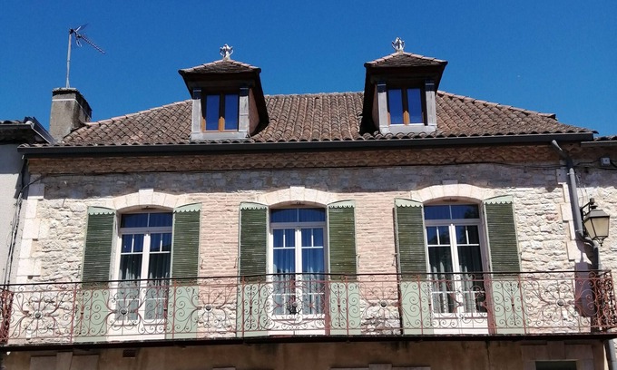 Gramat Casa | Demeure de Caractère Spatieuse Avec Terrasse-patio. Idéale Pour 4 /6 Personnes