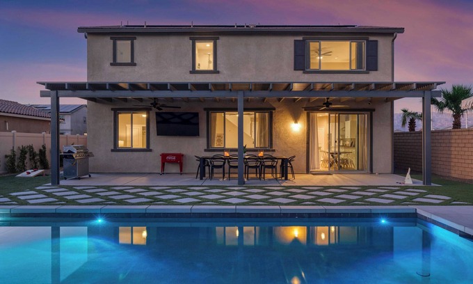 Coachella Cabaña | Desert Eden by Avantstay 6BR w/ Ensuite Backyard Oasis w/ Pool & Hot Tub!