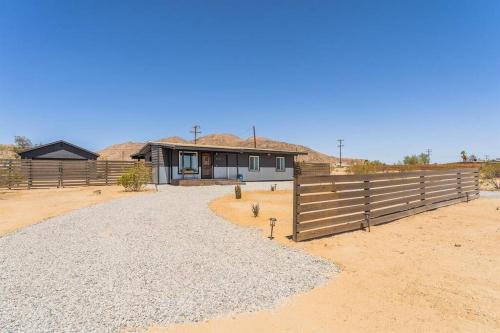 Joshua Tree Casa | Desert Escape Climbing Wall, Hammocks & Hot Tub15 Min to Joshua Tree Park