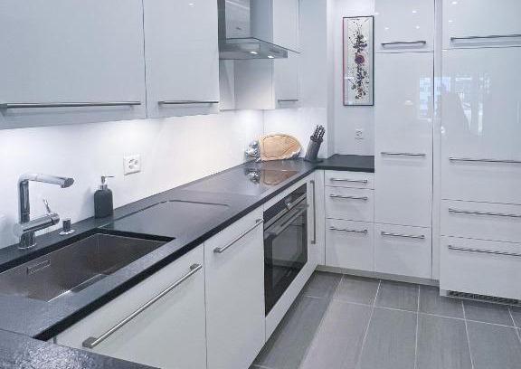 Sankt Moritz-Bad Apartamento | Designer Küche - Südbalkon - TG-Stellplatz - WLAN