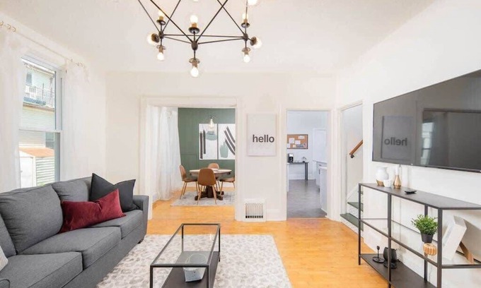 Appleton Casa | -Destination Downtown - 2 bed, 1 bath