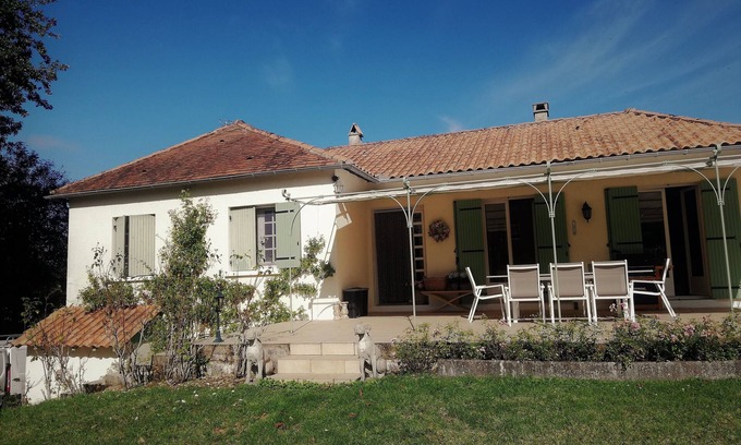 Bourdeilles Villa | Detached villa, 2 separate floors, private pool and pet friendly!