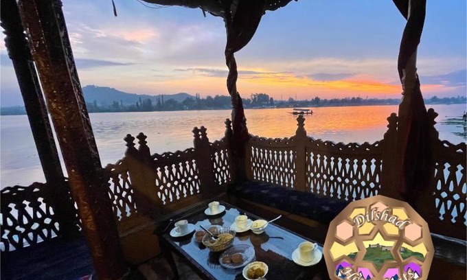 Nagin Bagh Hotel | Dilshad Houseboats