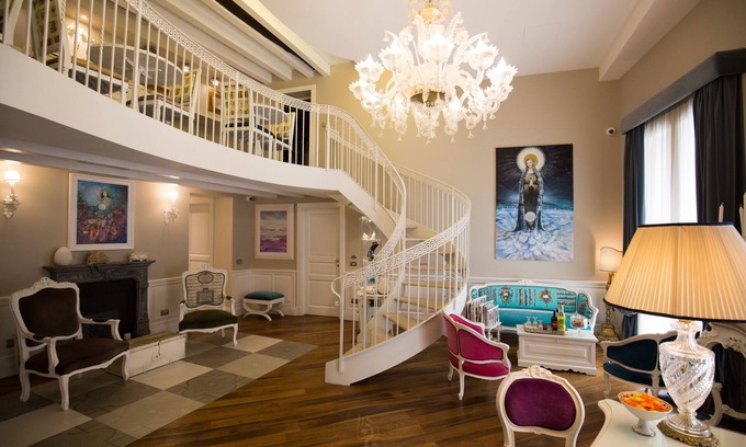 Monte di Pieta Casa | Dimora bellini by Hotel Bellini sas