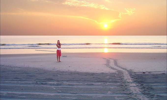 Boardwalk Casa | ¡VENTA DE FIN DE AÑO! FRENTE AL MAR CERCA DE FLAGLER AVE SOLO $ 400 / PM SIN PICO, RECIENTEMENTE AMUEBLADO!