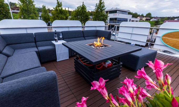 Mucheln Alquiler De Eote | Directly on the water and with maritime harbor flair