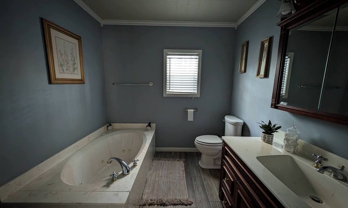 Grapevine Casa | Discover seclusion at Road's End Retreat, a 2-bed, 2-bath sanctuary.