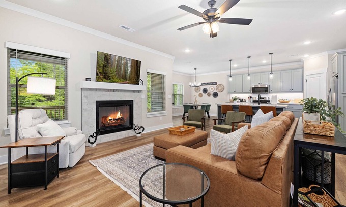 Bella Vista Casa | Discoverer - Ozark Mountain Retreat - Pets Allowed