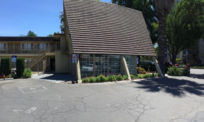 Modesto Hotel | Discovery Inn