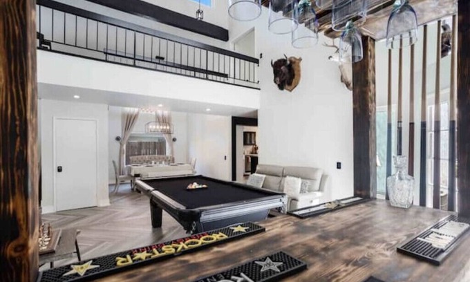 Valle Lindo Casa | Disneyland/Los Angeles Adventure