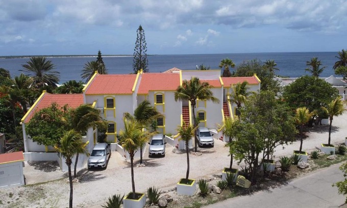 Hato Apartamento | Divers Paradise Bonaire – Only Full A/C Apt for 5 – Gear Storage & Rinse Tank