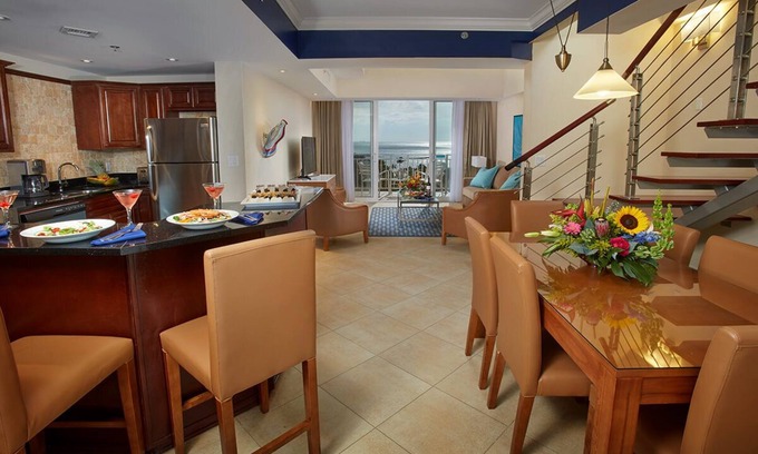 Palm Beach Hotel | Divi Phoenix 2BR & 3BTH Penthouse Suite with Luxurious Ocean View