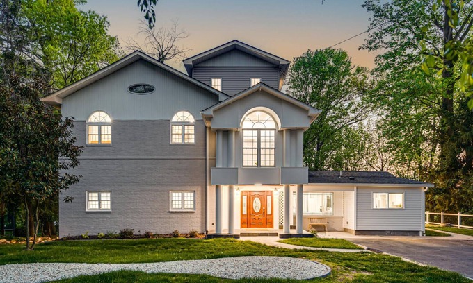 Gaithersburg Casa | DMV 6BR Luxury Lake House with Firepit, Game Room